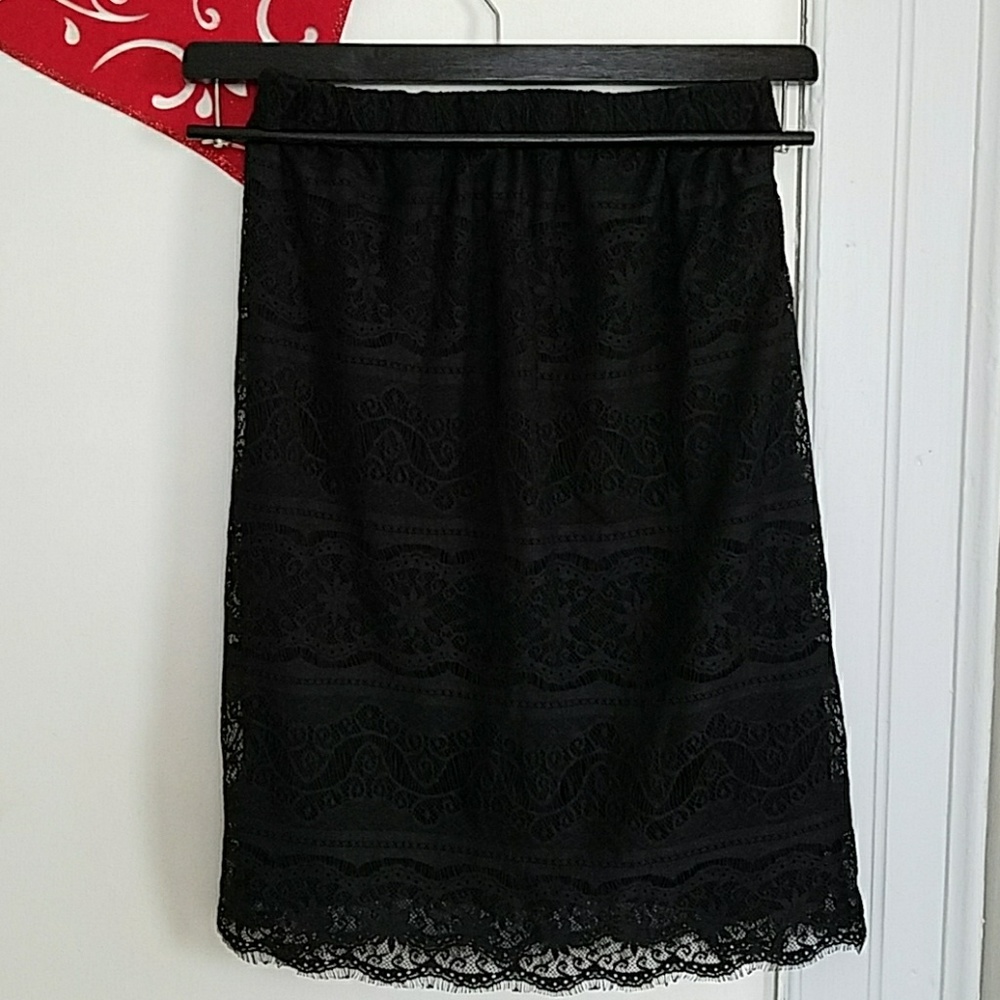 Lace skirt